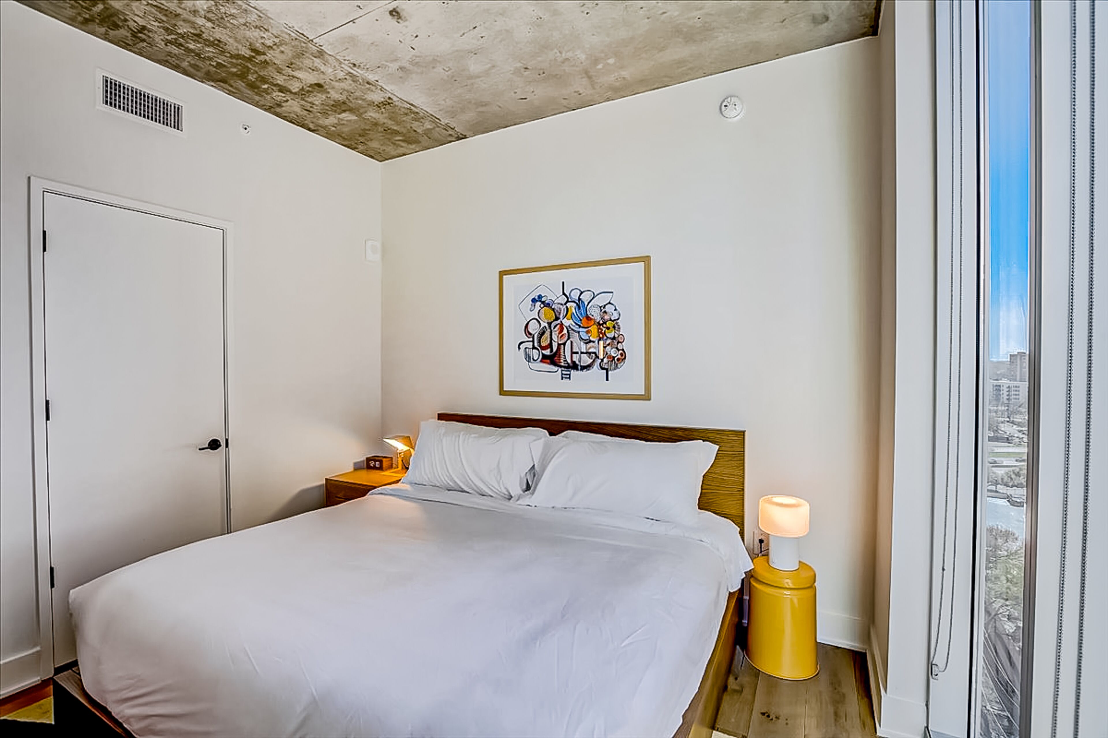 Light-filled corner condo with shared pool & gym, WiFi & walkable location