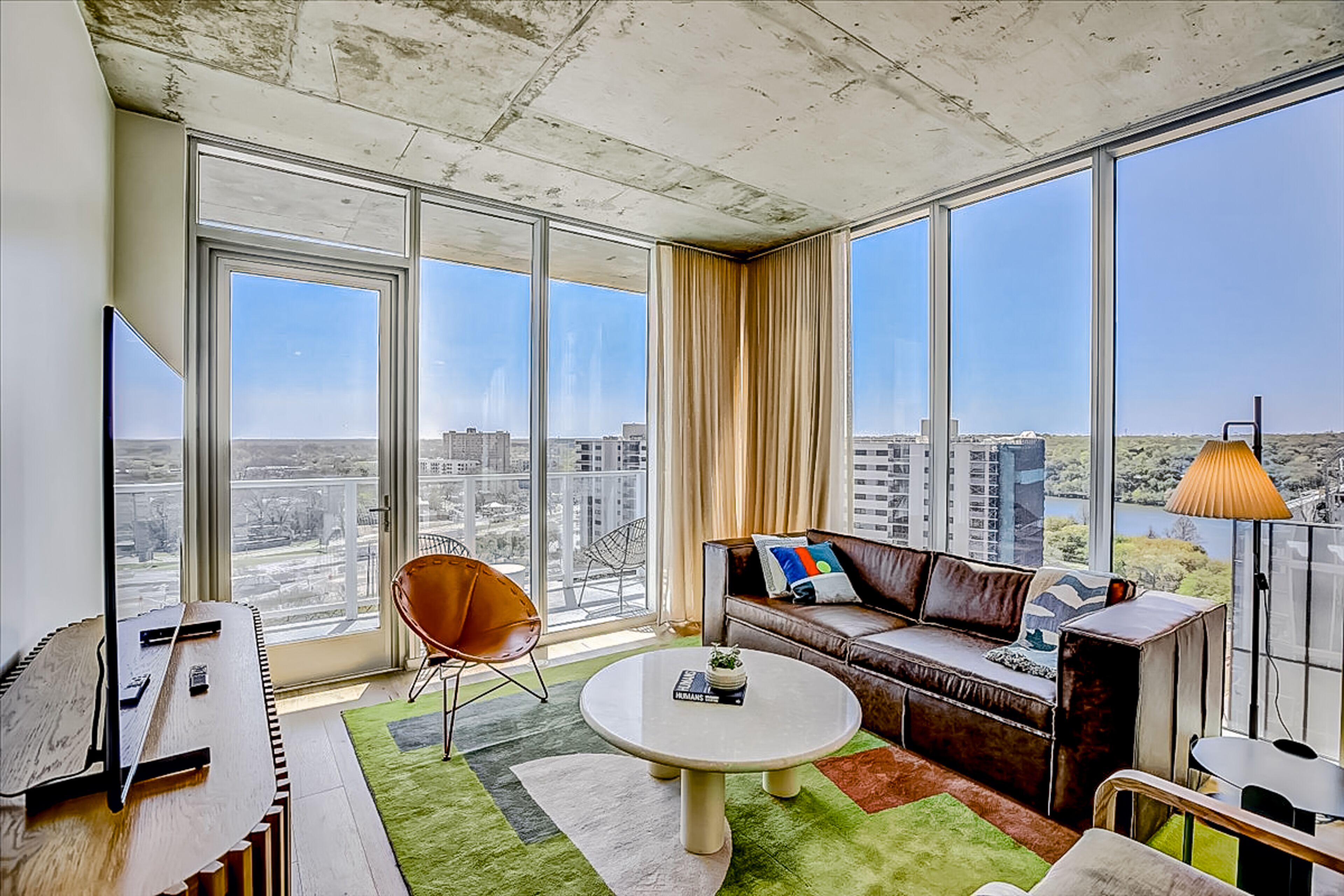 Light-filled corner condo with shared pool & gym, WiFi & walkable location