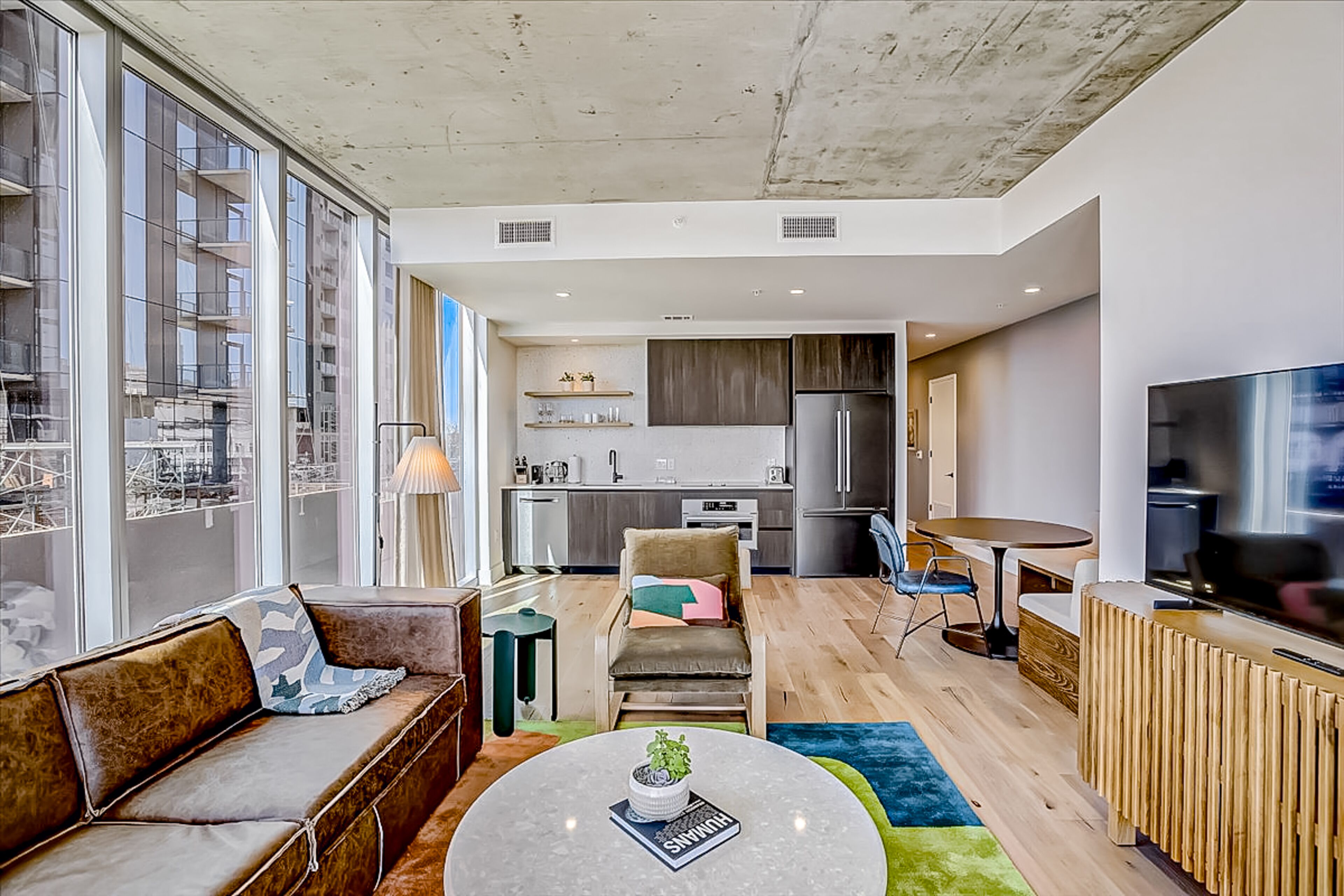 Light-filled corner condo with shared pool & gym, WiFi & walkable location