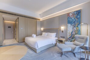 Minibar, in-room safe, blackout drapes, free WiFi - Qianhuazhou Hotel (Huizhou)