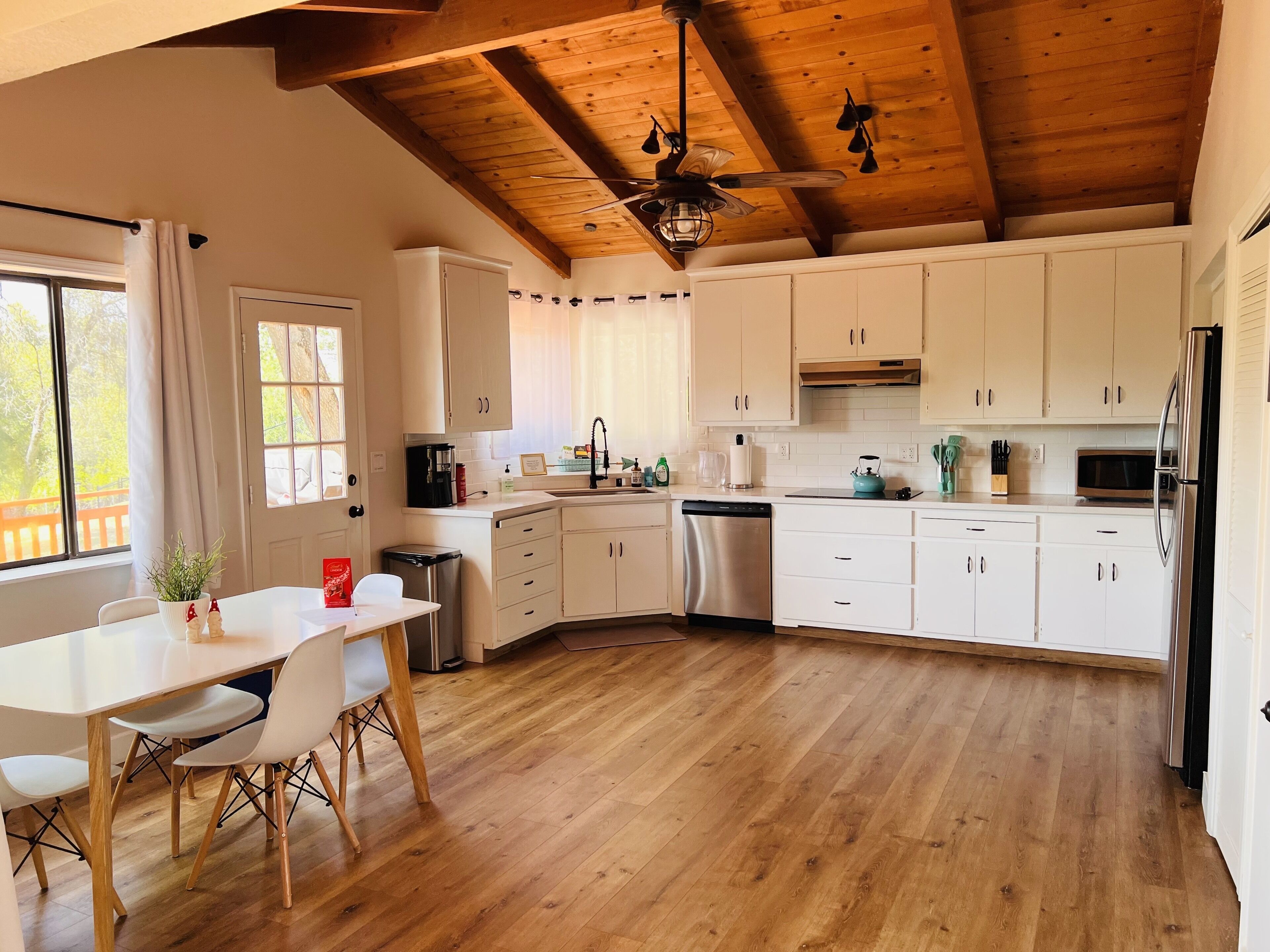 Mountain Views- Perfect for your family Yosemite Getaway