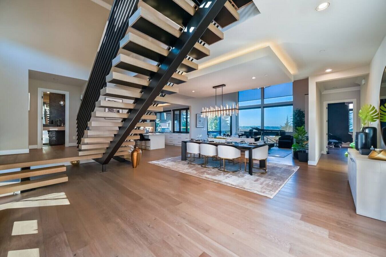 Gorgeous 4 bedroom/5 bath Designer Home, gym, AC, views!