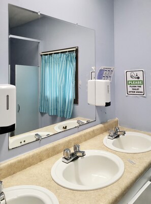 Dusche, Seife, Toilettenpapier