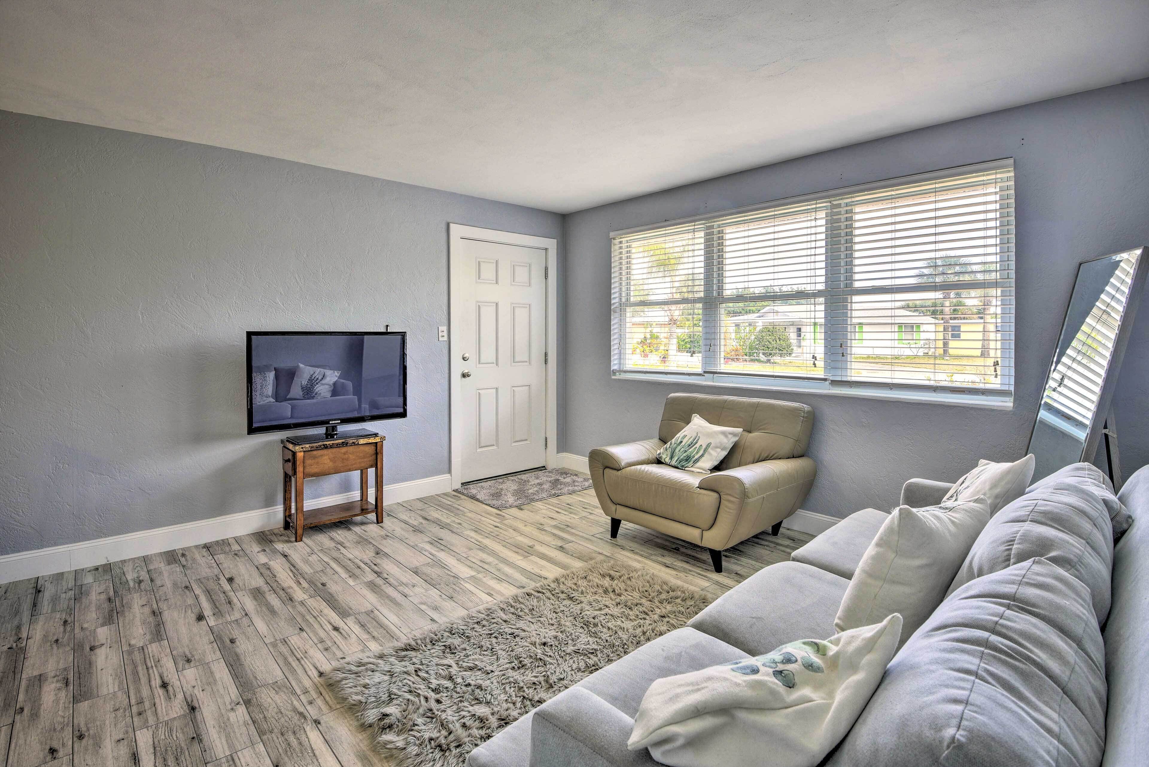 Charming Ormond Beach Home - Walk to Beach!