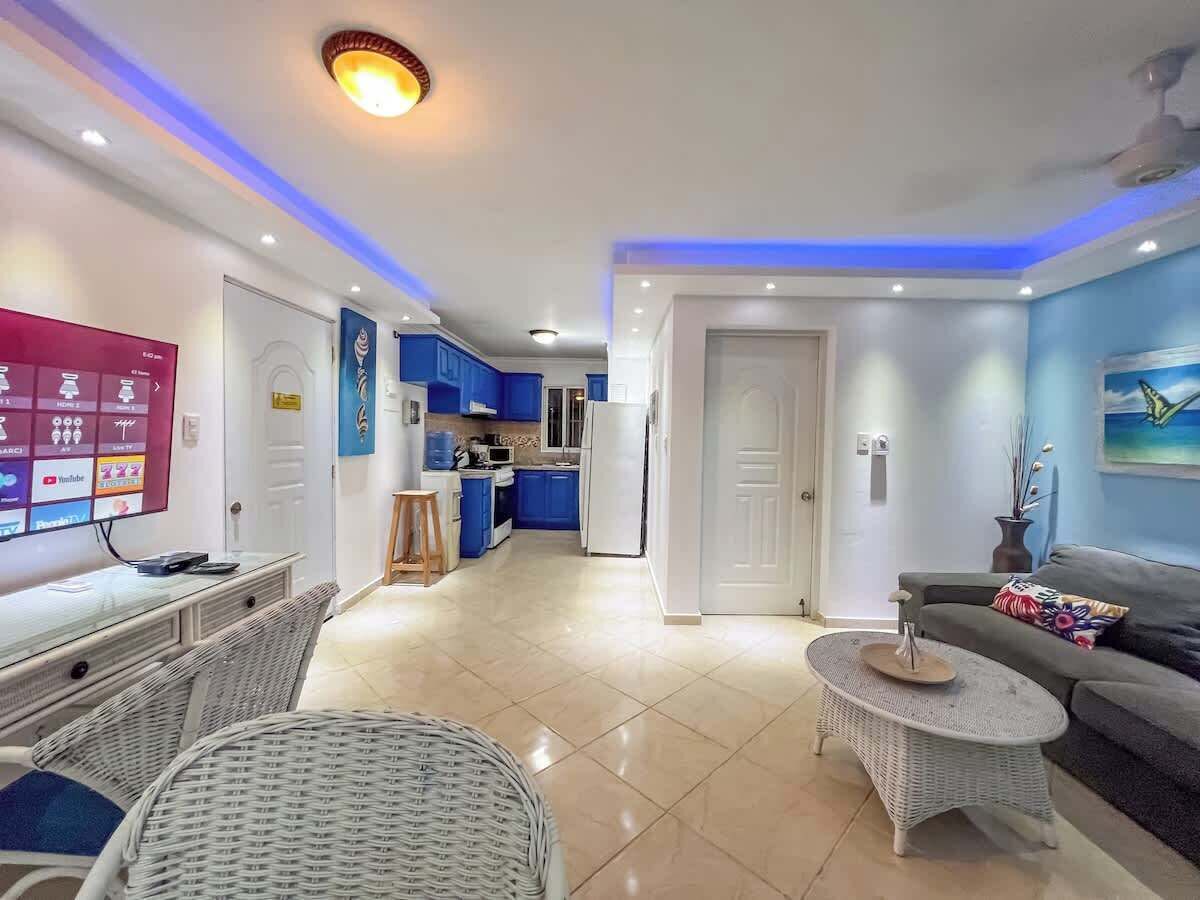 Een televisie en een kantoor