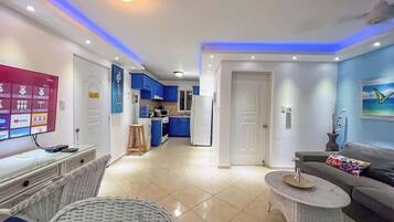 Een televisie en een kantoor