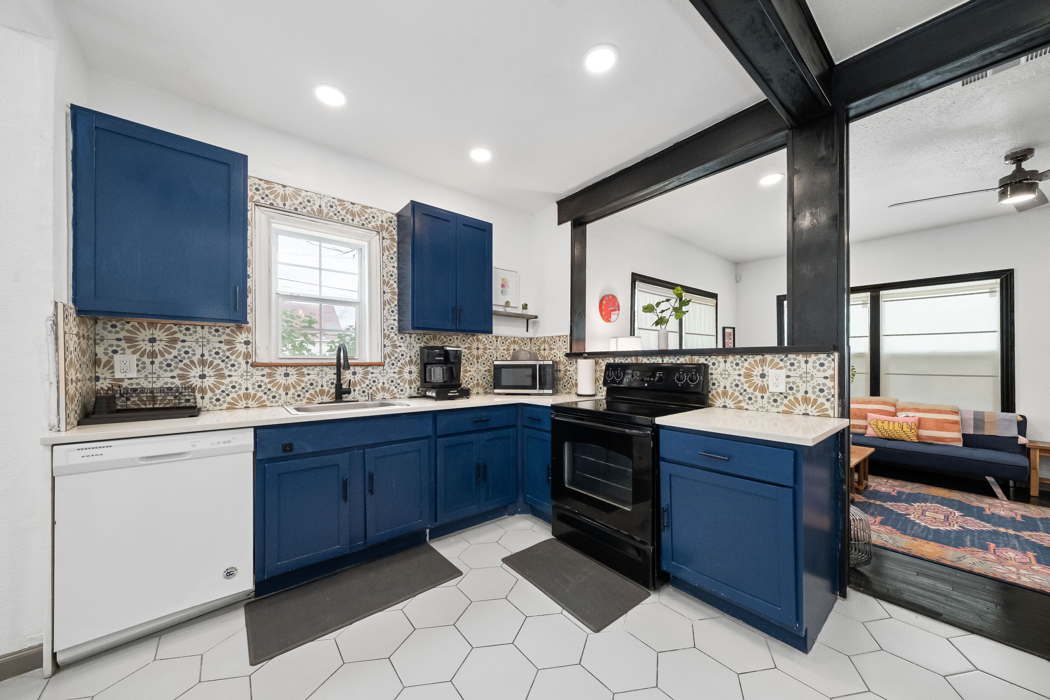 Historic Home w/ Hot Tub - Downtown San Antonio