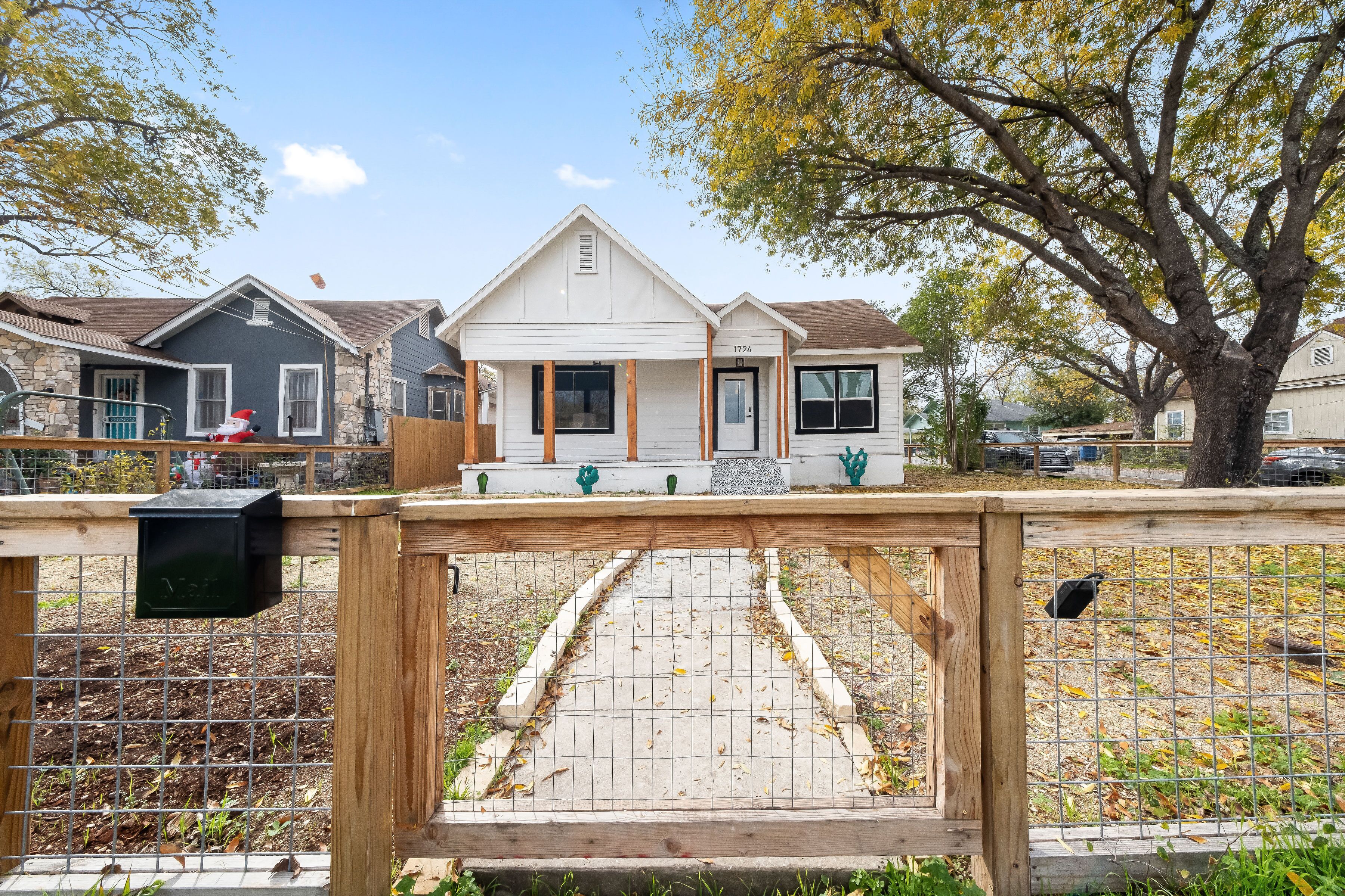 Historic Home w/ Hot Tub - Downtown San Antonio