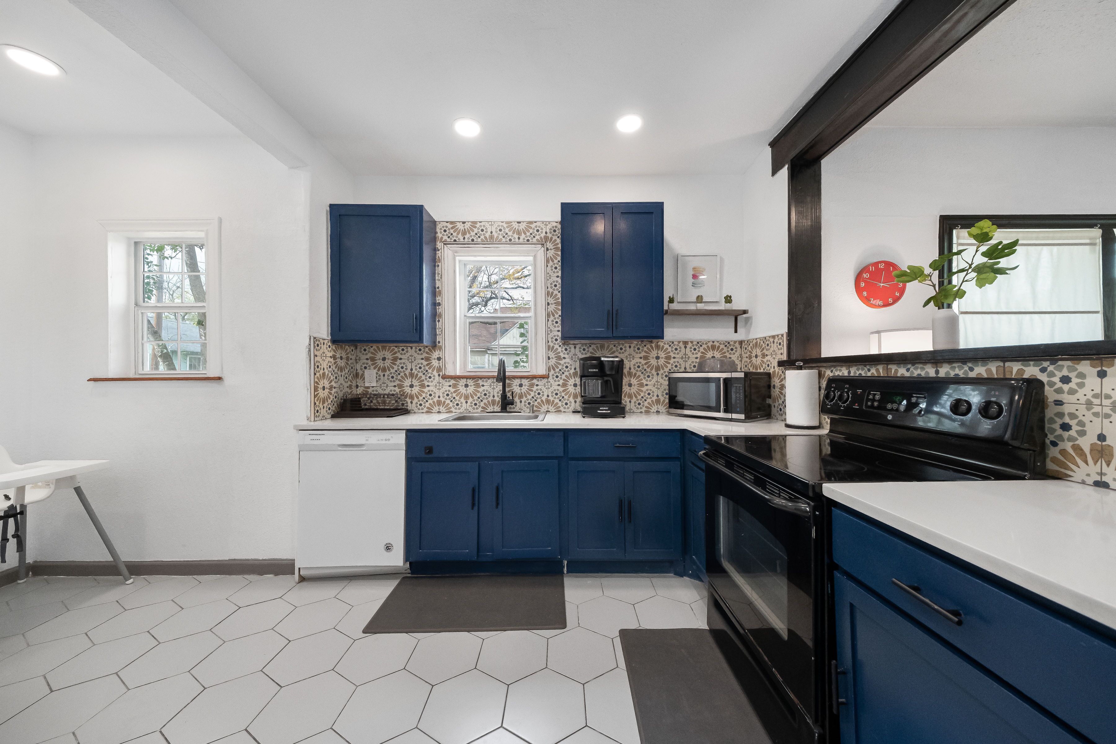 Historic Home w/ Hot Tub - Downtown San Antonio