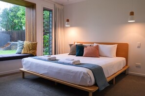 4 bedrooms, desk, iron/ironing board, free WiFi - Coolum Beach | Family living with Pool (Coolum Beach)