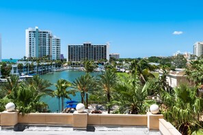 Property grounds - Private Gated Beach & Heated Pool: Modern Siesta Key Cottage at Beach Club (Sarasota)