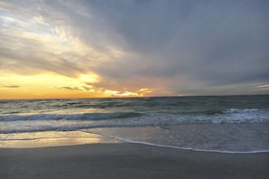 A beach with waves and a sunset. - Beach Club Cottage w/ Private Beach & Heated Pool (Sarasota)