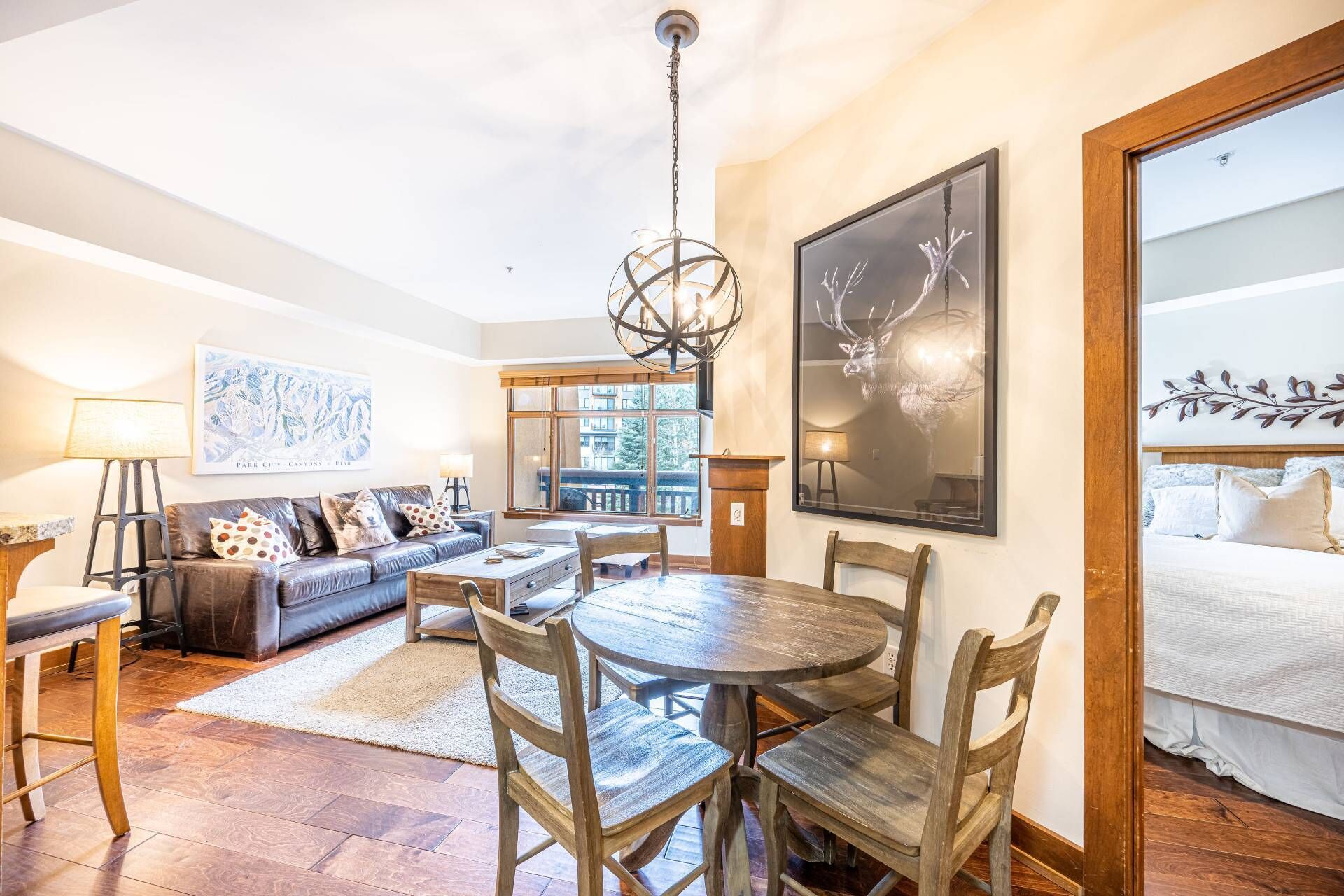 *FREE SKI RENTAL* Ski-In / Ski-Out Canyons Resort! Updated @ Sundial w Hot Tub, Free On-Call Shuttle