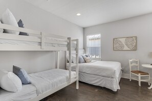 4 habitaciones, tabla de planchar con plancha, wifi y ropa de cama 