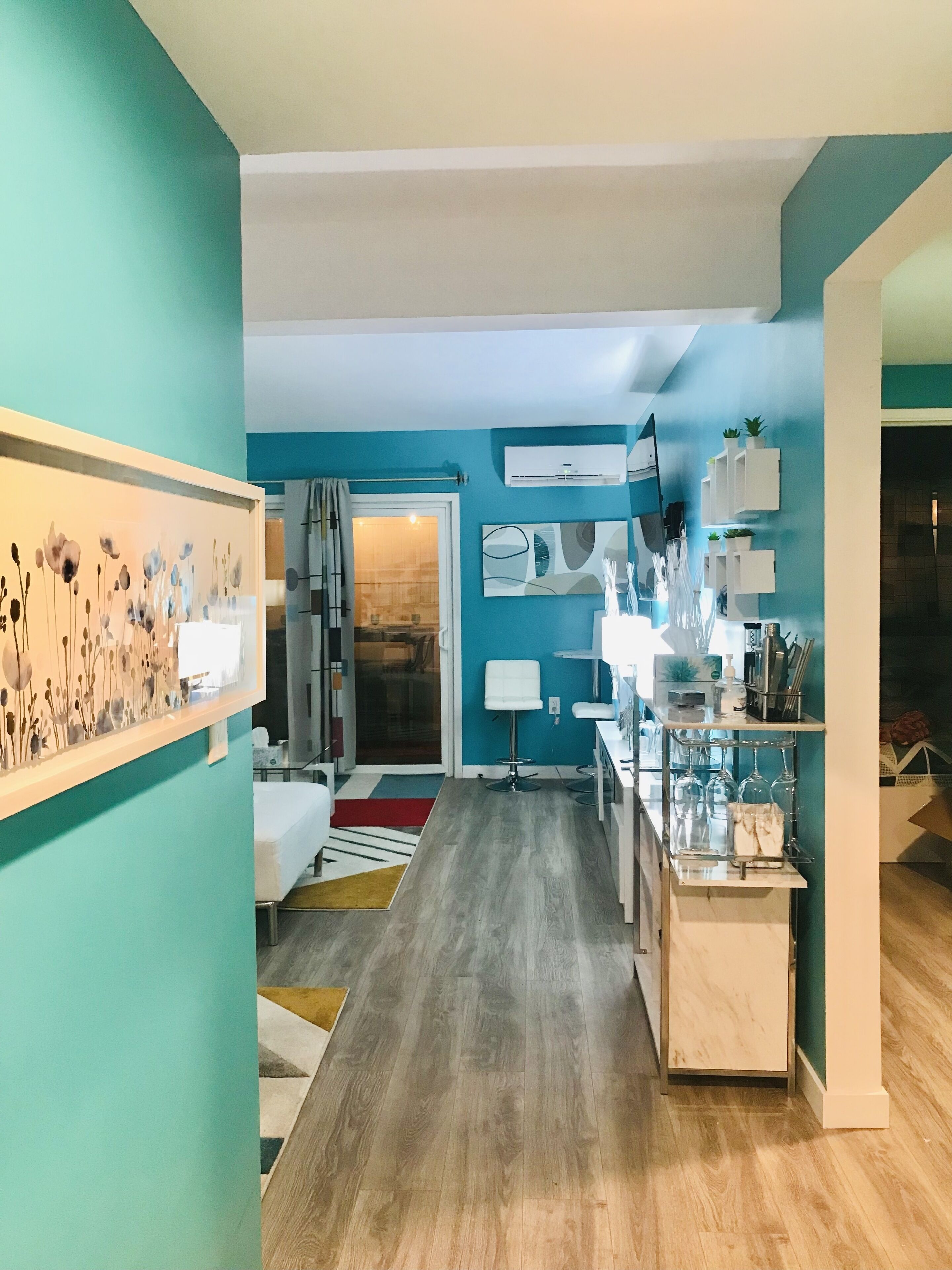 Luxury Chic Family Getaway w/hot-tub and PVT patio 