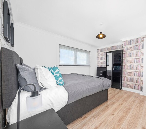 3 bedrooms, iron/ironing board, travel cot, free WiFi