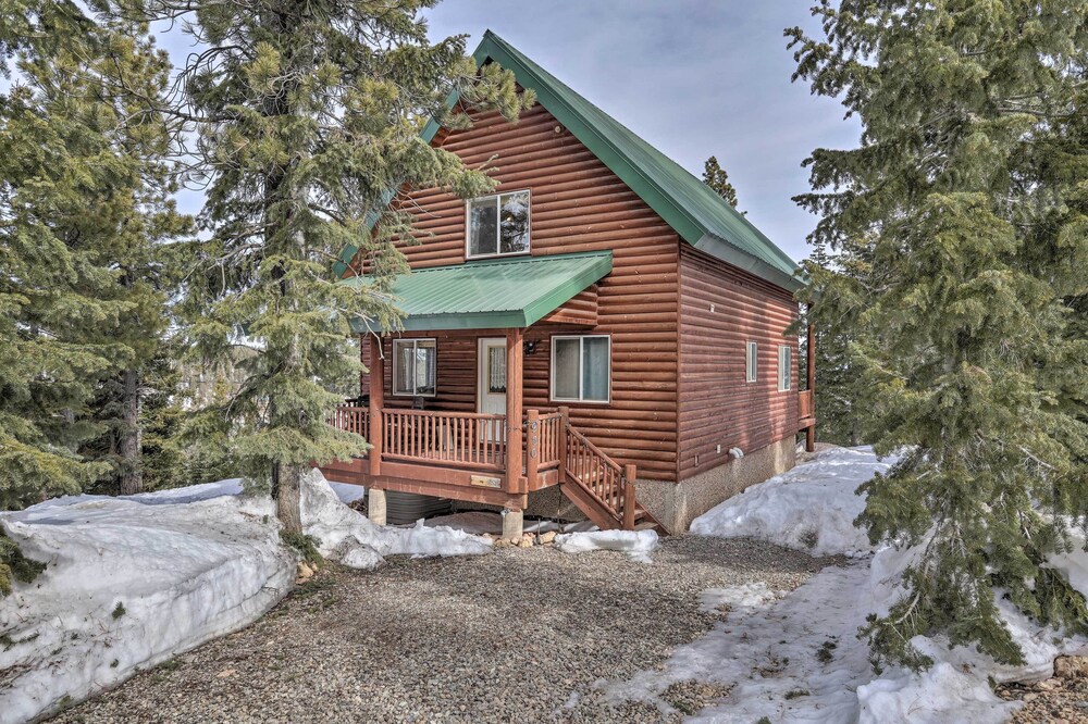 Serene Pet-Friendly Cabin w/ Fire Pit & Loft!