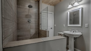 Cabin, 4 Bedrooms | Bathroom | Towels