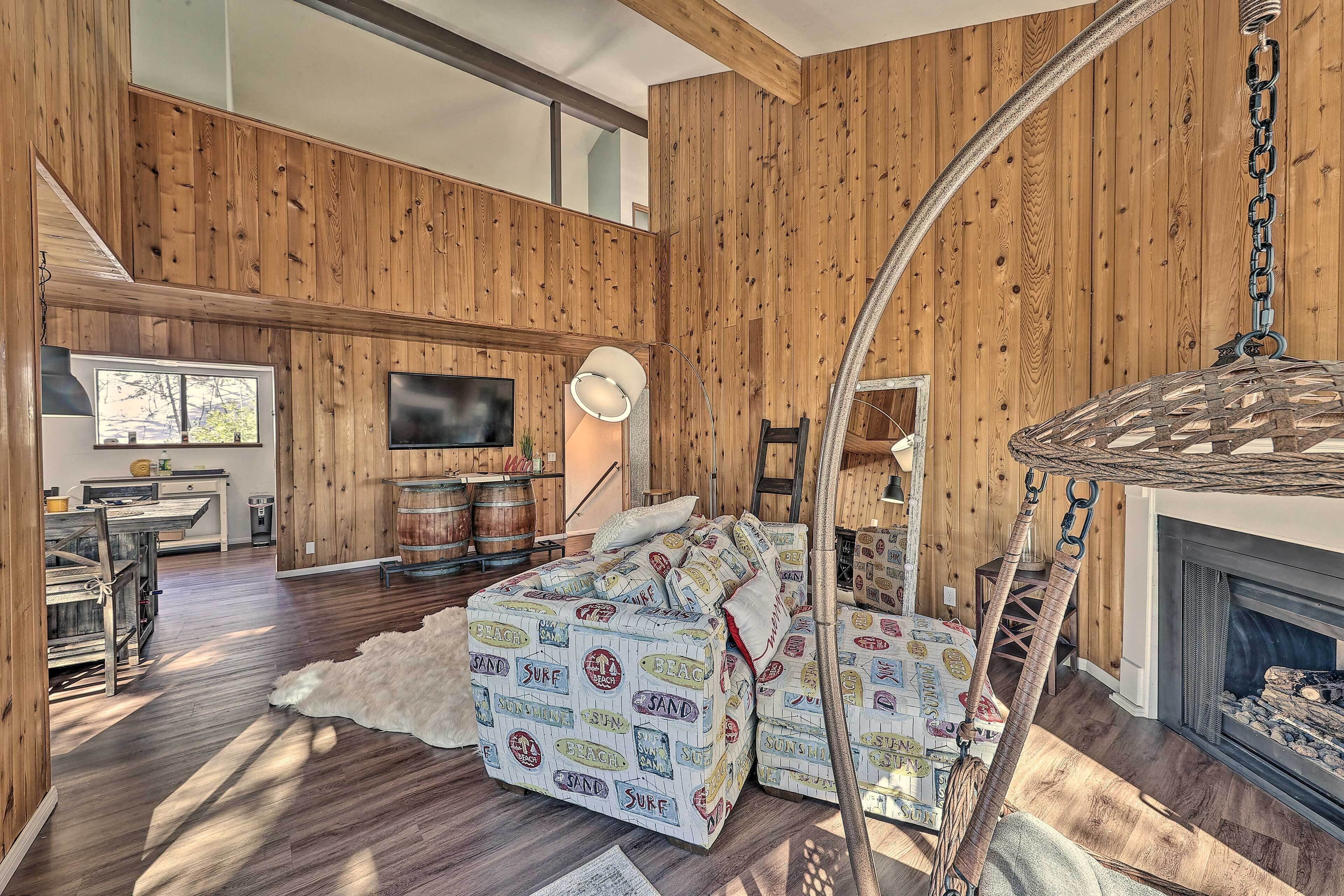 Cozy Lake Arrowhead Condo ~ 3 Mi to Village!