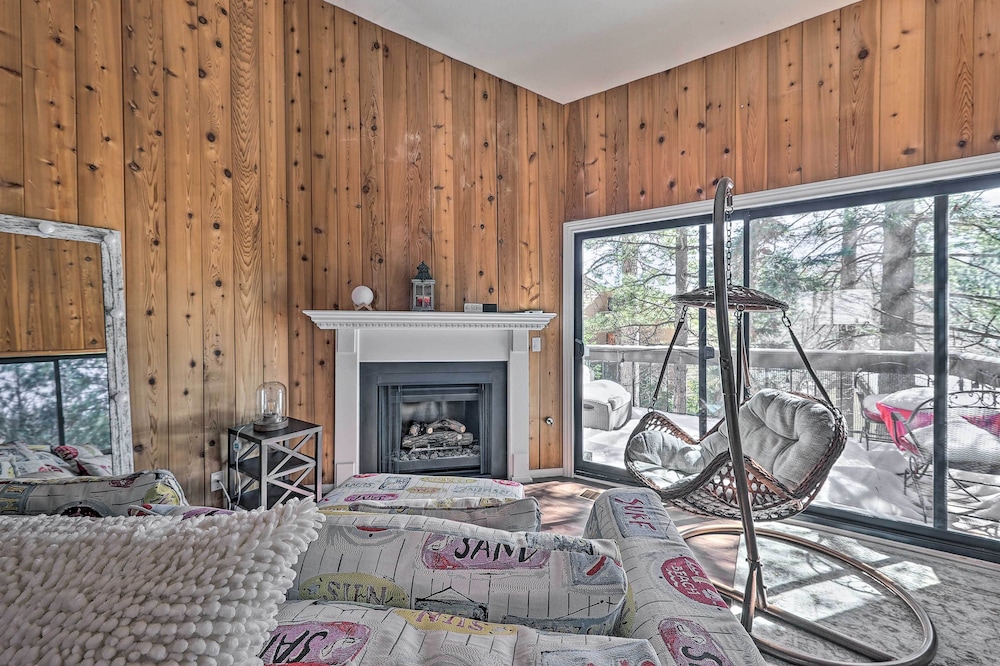 Cozy Lake Arrowhead Condo ~ 3 Mi to Village!
