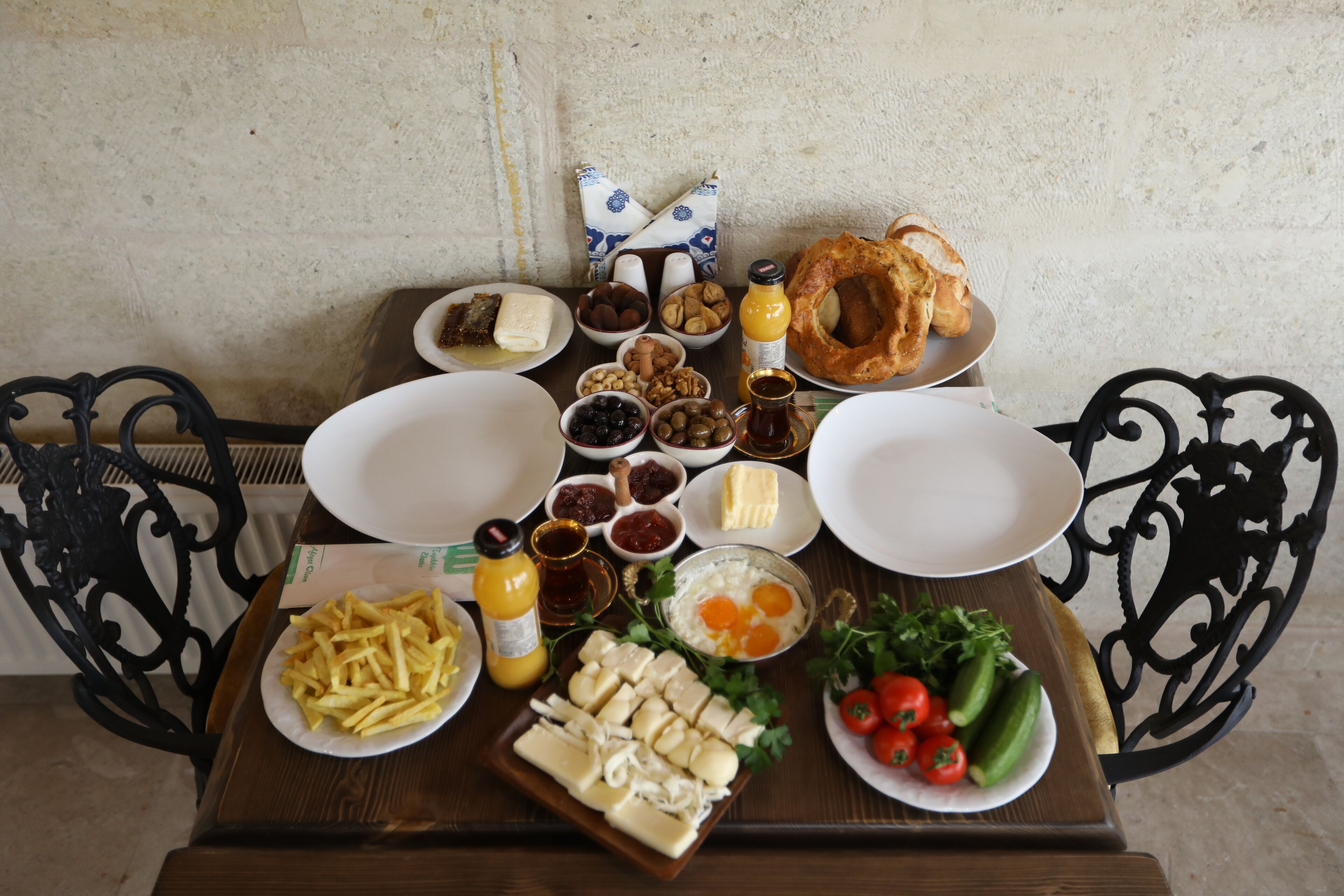 Petit déjeuner composé de spécialités régionales compris tous les jours