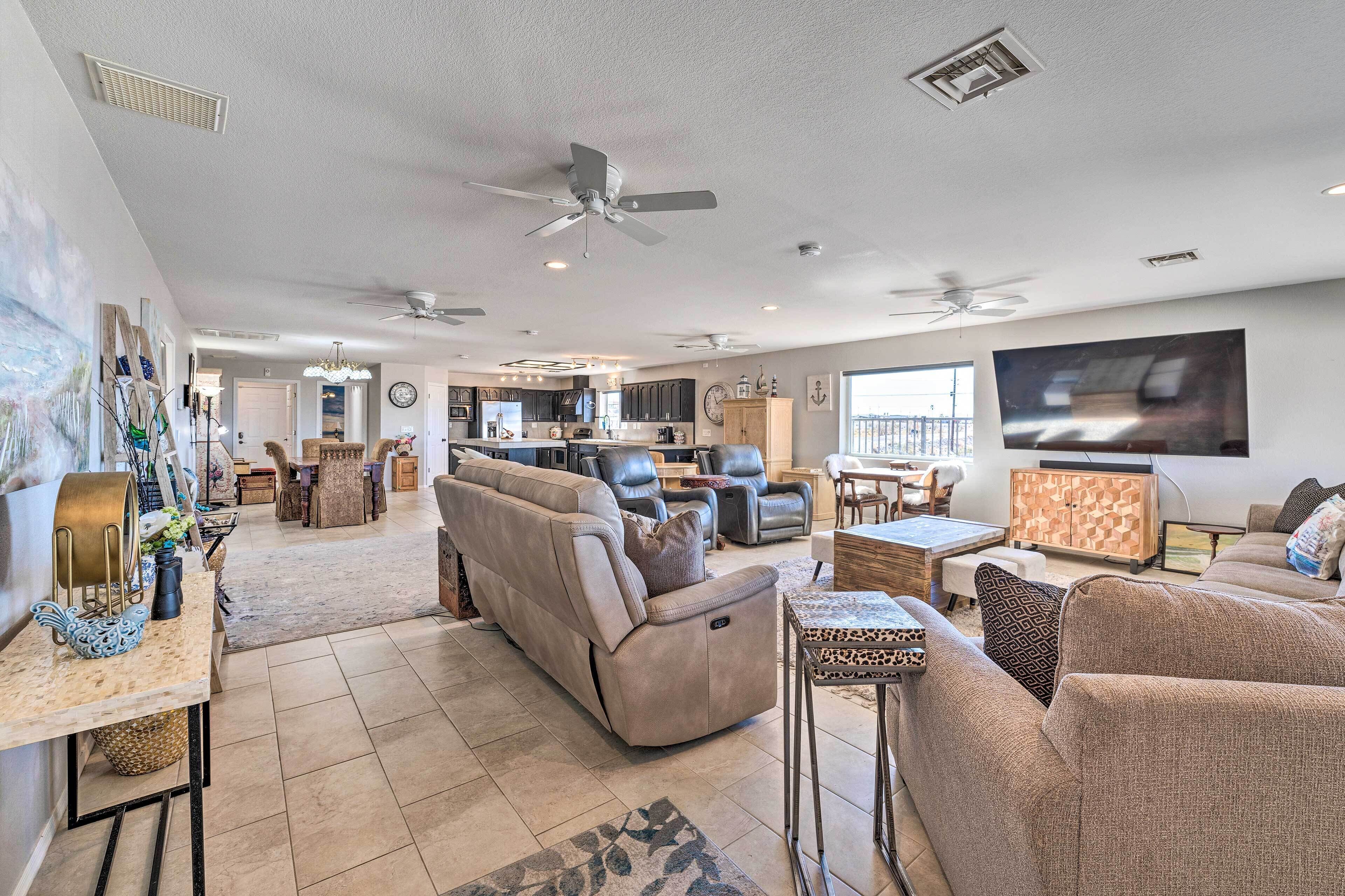 Lake Havasu City Home: Hot Tub & Swim Spa!