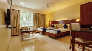 Deluxe Twin Room, 2 Twin Beds | Laptop workspace, soundproofing, iron/ironing board, free WiFi