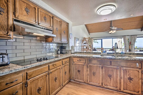 Fridge, microwave, stovetop, dishwasher - Kailua-Kona Condo w/ Resort Amenities Access! (Kailua-Kona)