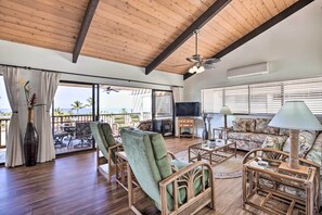 TV, DVD player, offices - Kailua-Kona Condo w/ Resort Amenities Access! (Kailua-Kona)