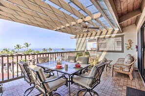 Outdoor dining - Kailua-Kona Condo w/ Resort Amenities Access! (Kailua-Kona)