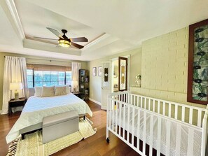 3 bedrooms, desk, iron/ironing board, WiFi - Family Retreat • Pool • Air Hockey • King Suite (Chico)