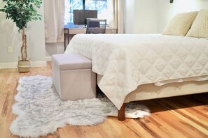 3 bedrooms, desk, iron/ironing board, WiFi - Family Retreat • Pool • Air Hockey • King Suite (Chico)