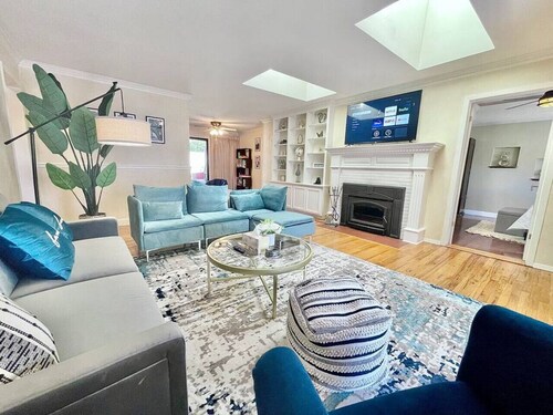 Family Retreat • Pool • Air Hockey • King Suite