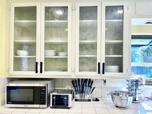 Fridge, microwave, oven, stovetop - Family Retreat • Pool • Air Hockey • King Suite (Chico)