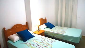 2 chambres, fer et planche Ă repasser, draps fournis