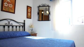 2 Schlafzimmer, Bügeleisen/Bügelbrett, Bettwäsche