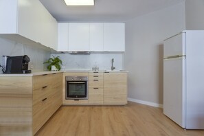 Kühlschrank, Mikrowelle, Ofen, Geschirrspüler