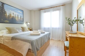 2 habitaciones, tabla de planchar con plancha, internet y ropa de cama 