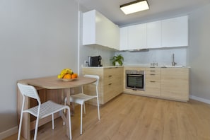 Refrigerador, microondas, horno y lavavajillas 
