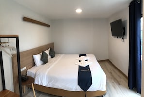 Minibar, skrivbord, gratis wi-fi och sängkläder