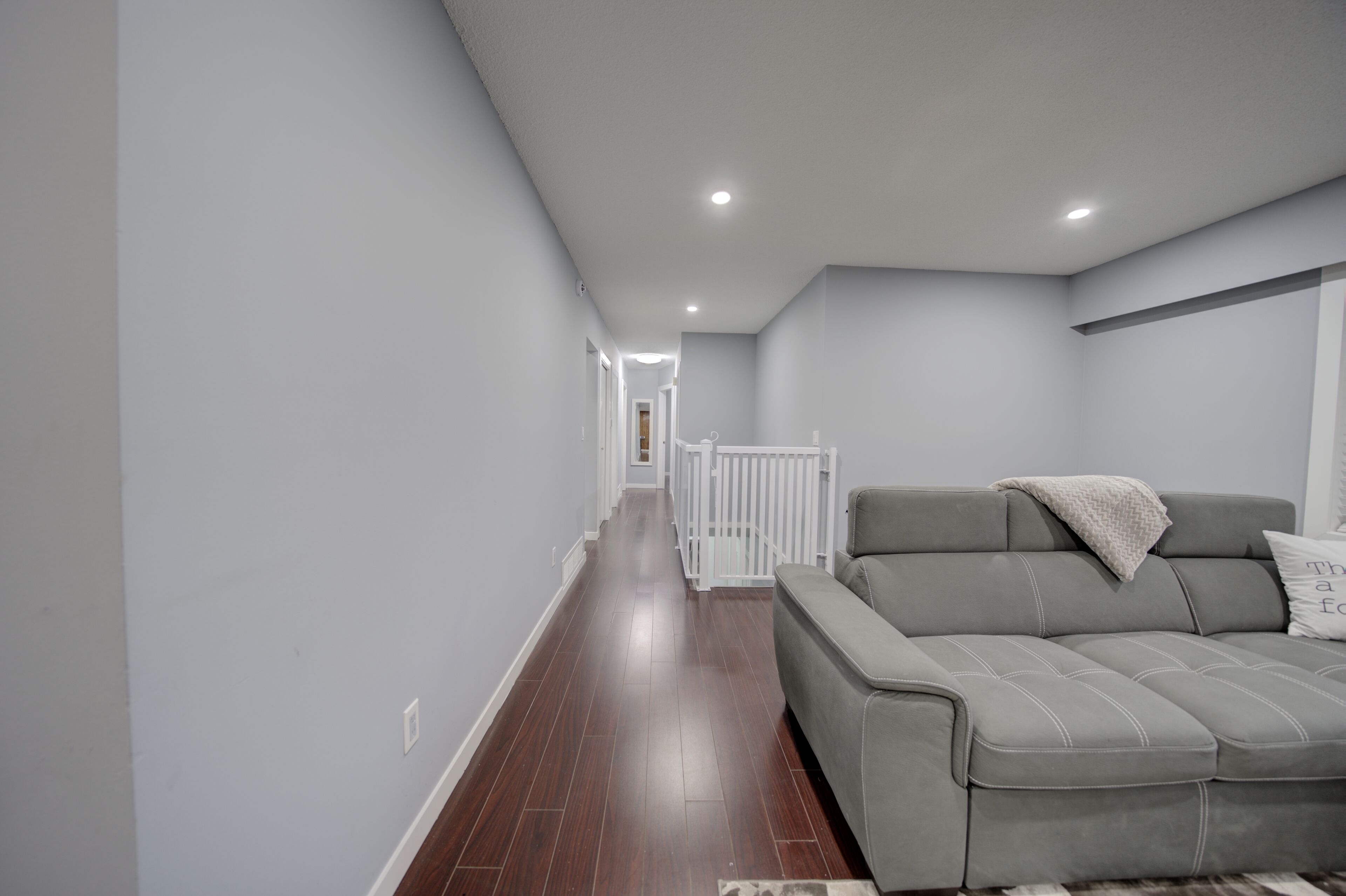 Cheerful 3 bdrm home w/ Parking and large backyard