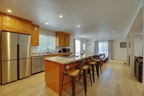 Refrigerador, microondas, parrilla de estufa y lavavajillas 