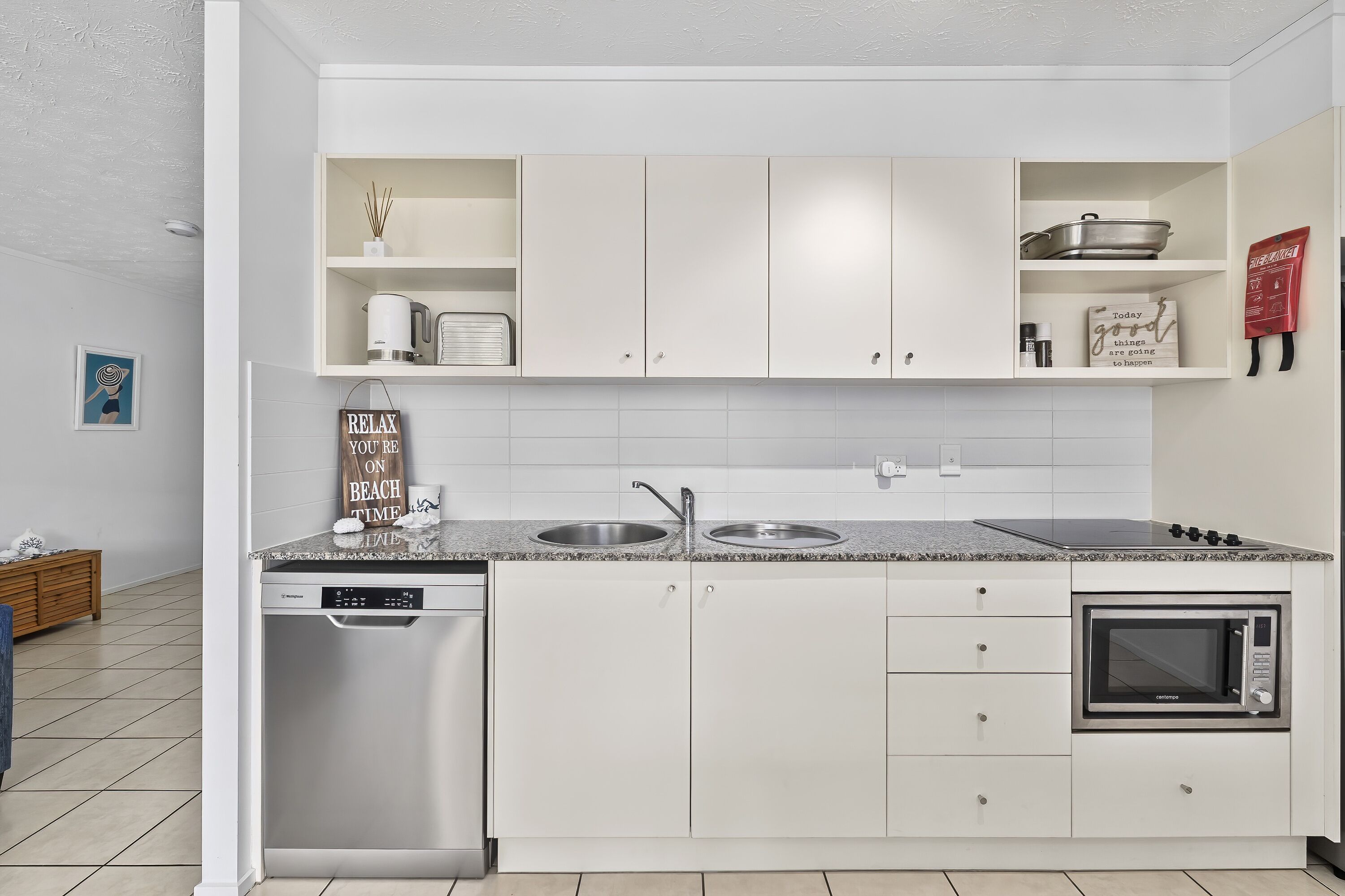 Kjøleskap, mikrobølgeovn, vannkoker og brødrister