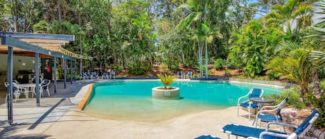 Piscina all'aperto, una piscina riscaldata