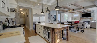 9 bdrm home, sleeps 26 w/ hot tub/gym/theatre/bar