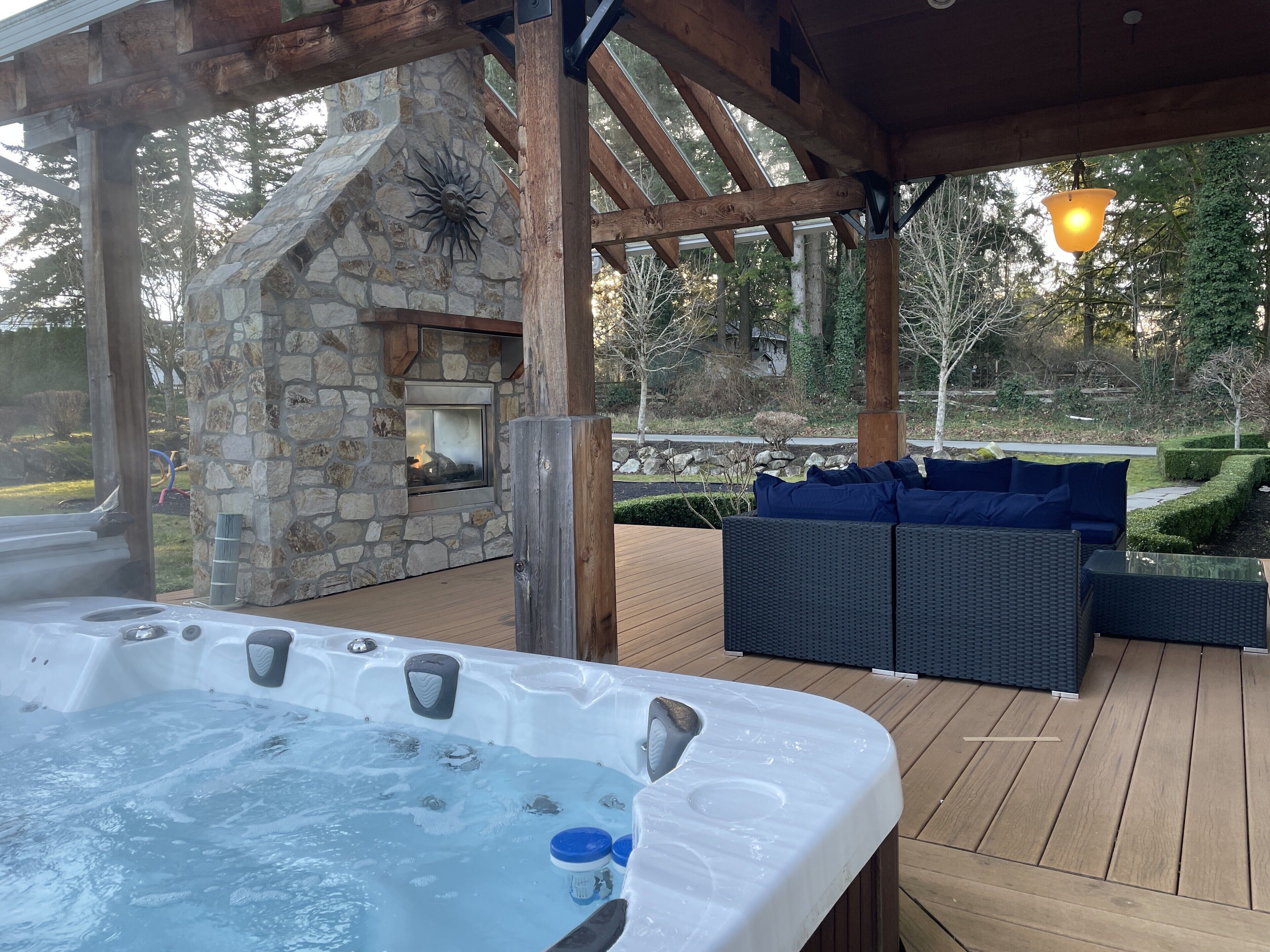 9 bdrm home, sleeps 26 w/ hot tub/gym/theatre/bar