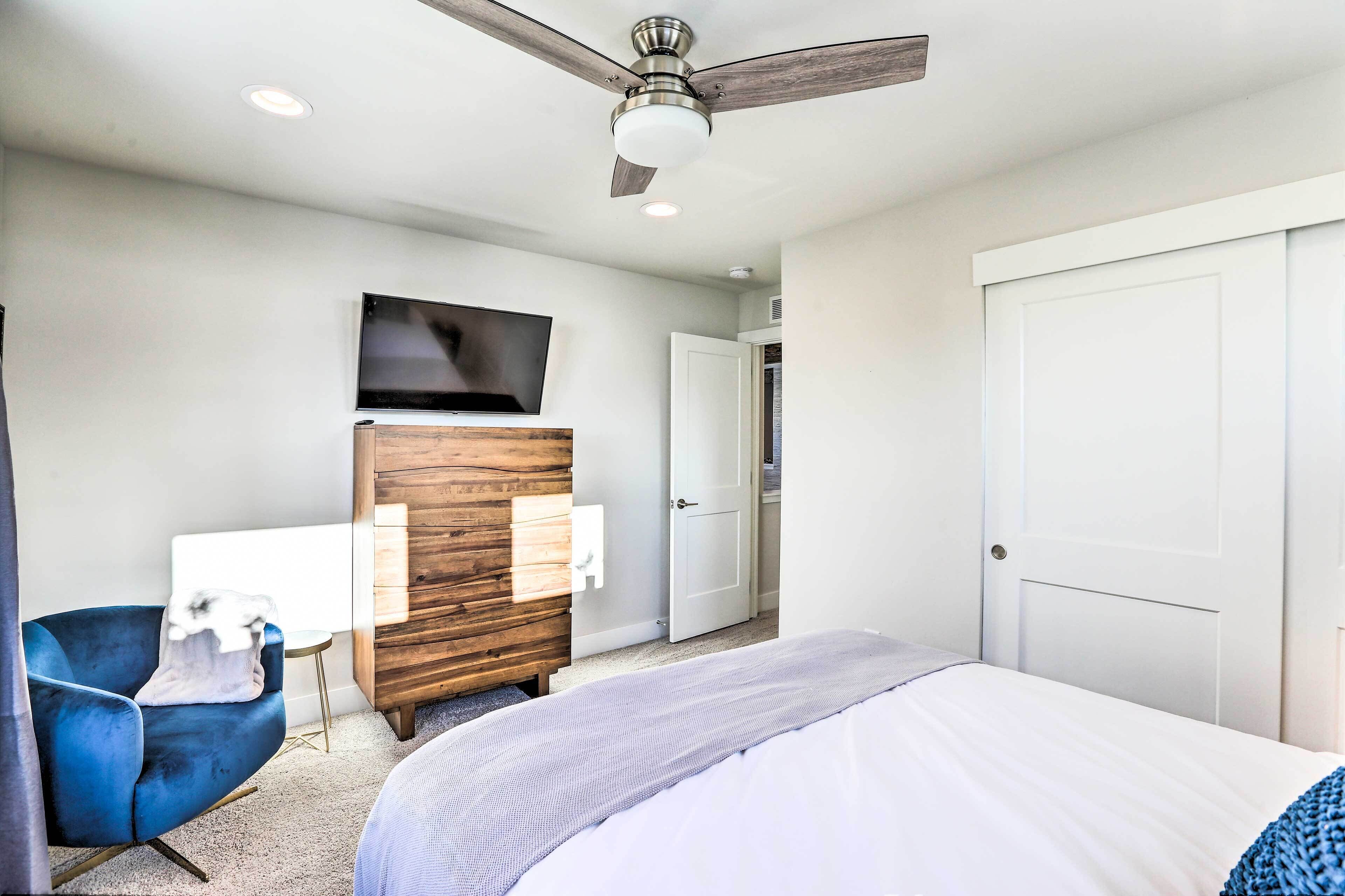 Stunning Alpine Home w/ Hot Tub - Hike & Ski!