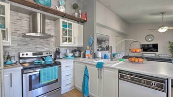 Fridge, microwave, stovetop, dishwasher
