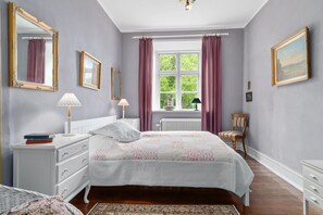 9 bedrooms, desk, iron/ironing board, free WiFi