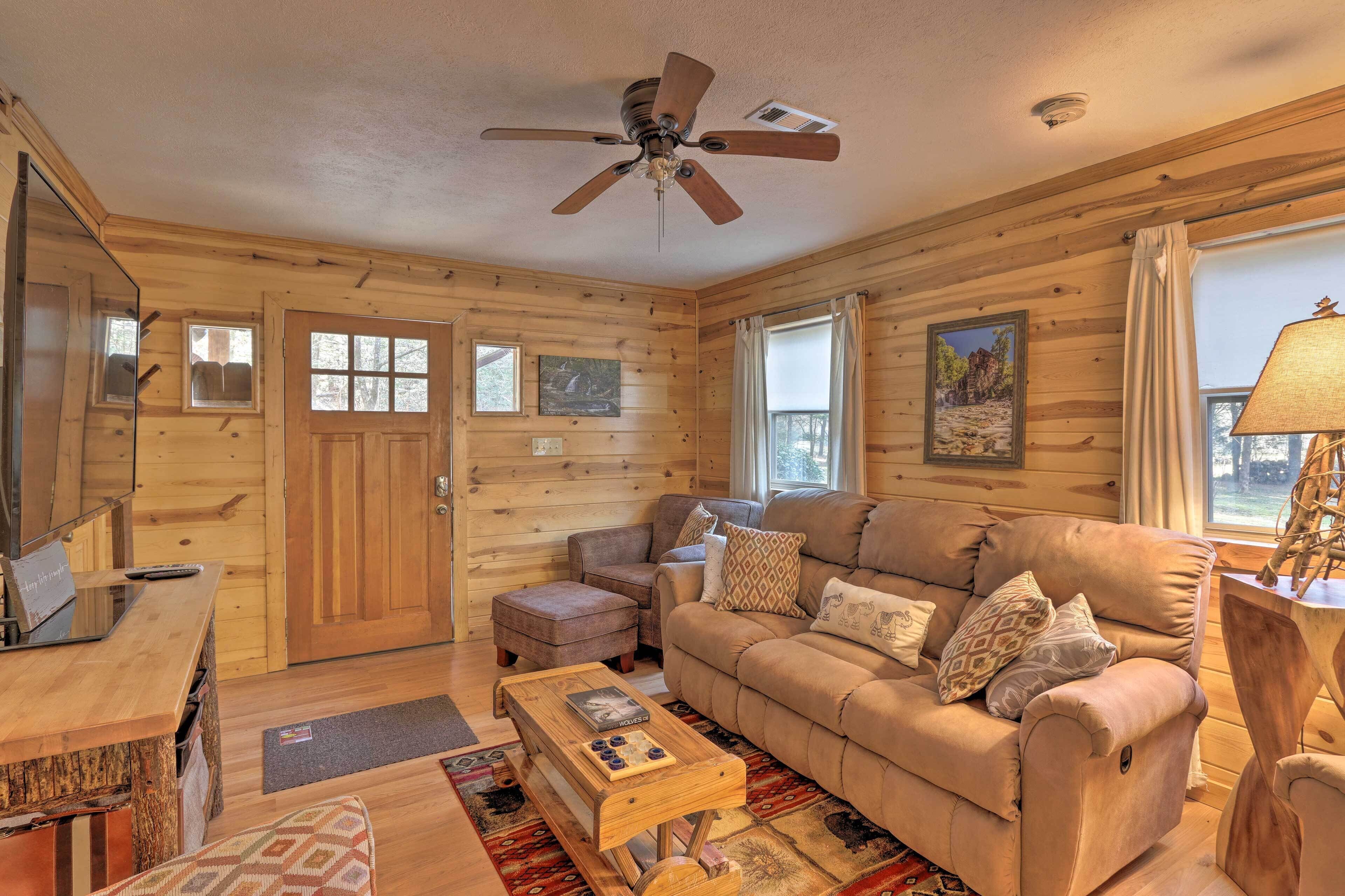 Serenity on the Creek Cabin + Hot Tub & Grill